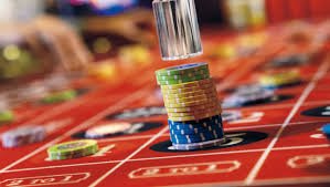 Antarmuka gbk77 menampilkan berbagai kategori permainan slot dan live casino